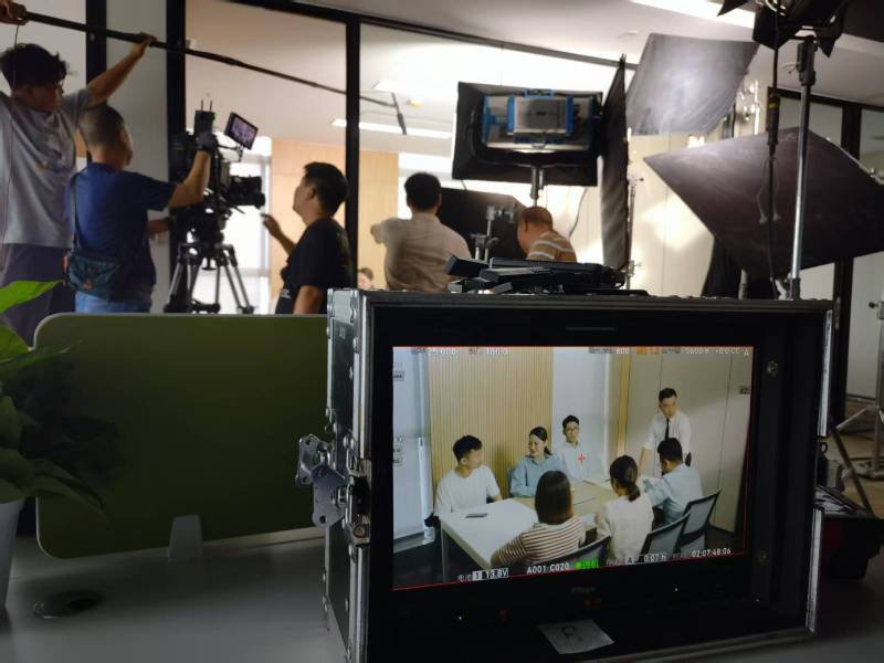 高港区TVC拍摄公司：科技产品视觉化大师，诠释未来感与功能美学